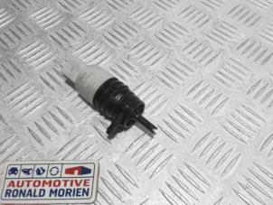 Used Windscreen washer pump Mini Clubman (F54) 1.5 Cooper 12V Price € 7,50 Margin scheme offered by Automaterialen Ronald Morien B.V.