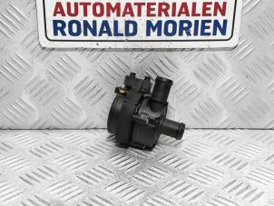 Usagé Pompe à eau supplémentaire Volkswagen Passat (3G2) 2.0 TDI 16V 150 Prix € 25,00 Prix TTC proposé par Automaterialen Ronald Morien B.V.