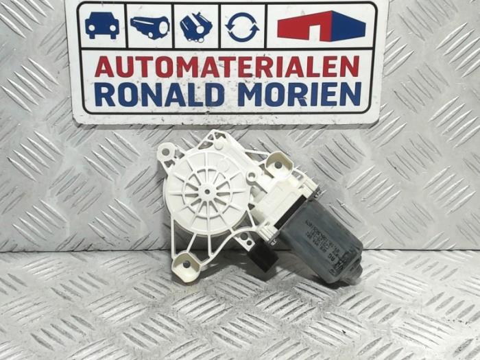 Usados Motor de ventanilla de puerta Audi A8 (D5) 3.0 V6 24V 50 TDI Mild Hybrid Quattro Precio € 20,00 IVA incluido ofrecido por Automaterialen Ronald Morien B.V.