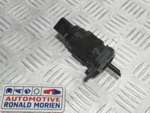 Used Windscreen washer pump Audi A8 Price € 7,50 Inclusive VAT offered by Automaterialen Ronald Morien B.V.