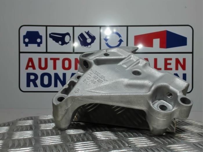 New Engine mount Volkswagen Golf VIII (CD1) 2.0 TDI BlueMotion 16V Price € 25,00 Inclusive VAT offered by Automaterialen Ronald Morien B.V.