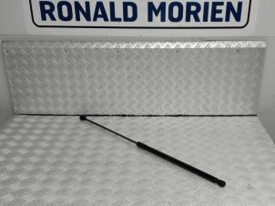 Used Bonnet gas strut, right Volkswagen Golf VII (AUA) 1.6 TDI BlueMotion 16V Price € 14,99 Inclusive VAT offered by Automaterialen Ronald Morien B.V.