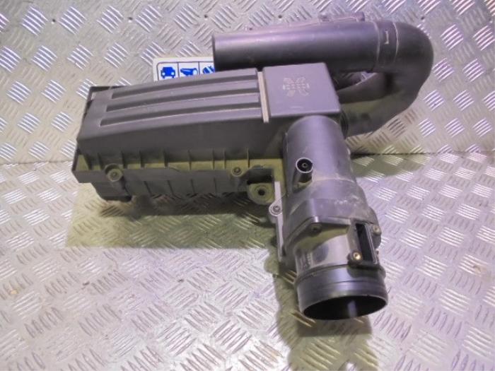 Begagnade Luftfilter Audi Q3 Pris € 34,99 Inklusive moms erbjuds av Automaterialen Ronald Morien B.V.