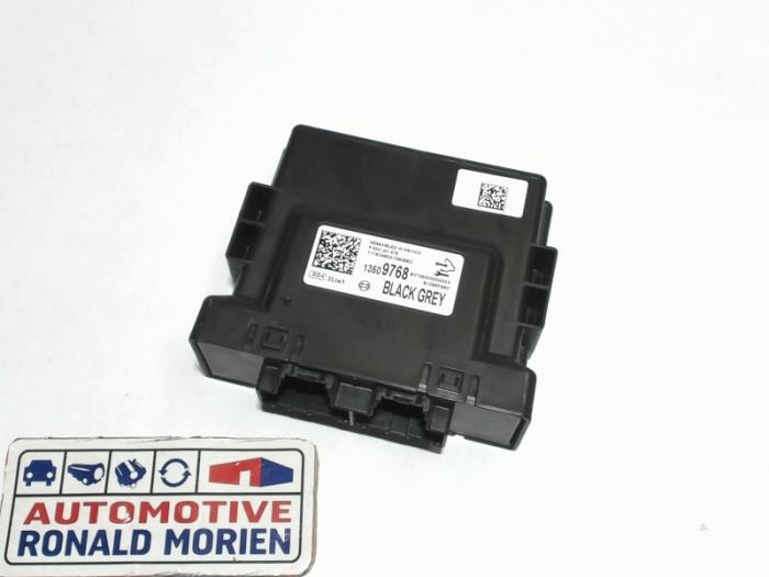 Usagé Ordinateur divers Opel Karl 1.0 12V Prix € 30,00 Règlement à la marge proposé par Automaterialen Ronald Morien B.V.