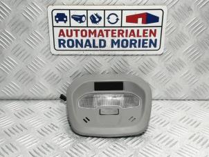 Usados Luz interior delante Opel Karl 1.0 12V Precio € 19,00 Norma de margen ofrecido por Automaterialen Ronald Morien B.V.