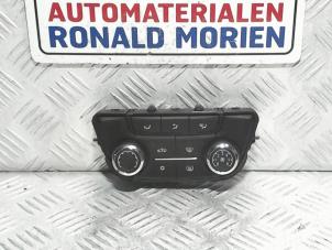 Usagé Panneau de commandes chauffage Opel Zafira Tourer (P12) 1.4 Turbo 16V Ecotec Prix € 49,00 Règlement à la marge proposé par Automaterialen Ronald Morien B.V.