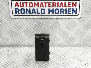 Gebrauchte Elektrisches Fenster Schalter Opel Zafira Tourer (P12) 1.4 Turbo 16V Ecotec Preis € 5,00 Margenregelung angeboten von Automaterialen Ronald Morien B.V.