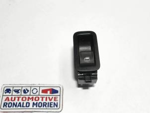 Used Electric window switch Volkswagen Polo V (6R) 1.2 TSI 16V BlueMotion Technology Price € 7,50 Margin scheme offered by Automaterialen Ronald Morien B.V.
