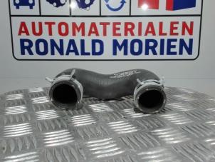 Neuf Tube d'eau Mercedes C (R205) C-180 1.6 16V Prix € 18,15 Prix TTC proposé par Automaterialen Ronald Morien B.V.