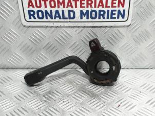 Usados Interruptor de indicador de dirección Volkswagen Corrado 2.8 VR6 Precio € 29,00 Norma de margen ofrecido por Automaterialen Ronald Morien B.V.