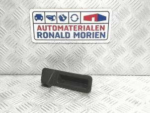 Używane Uchwyt pokrywy bagaznika BMW 5 serie (G30) 523i 2.0 TwinPower Turbo 16V Cena € 5,00 Procedura marży oferowane przez Automaterialen Ronald Morien B.V.
