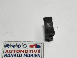 Used Central locking switch Iveco New Daily IV 35C15V, 35C15V/P Price € 10,00 Margin scheme offered by Automaterialen Ronald Morien B.V.