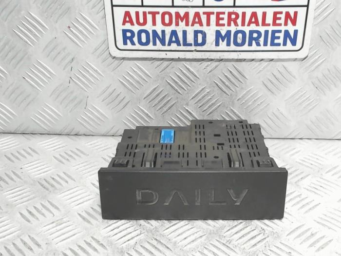 Używane Blue&Me Iveco New Daily IV 35C15V, 35C15V/P Cena € 75,00 Procedura marży oferowane przez Automaterialen Ronald Morien B.V.