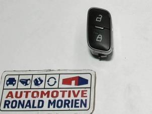 Used Central locking switch Ford C-Max (DXA) 1.0 Ti-VCT EcoBoost 12V 125 Price € 10,00 Margin scheme offered by Automaterialen Ronald Morien B.V.