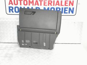 Usados Guantera Audi A3 Sportback (8YA) 2.0 30 TDI 16V Precio € 75,00 IVA incluido ofrecido por Automaterialen Ronald Morien B.V.