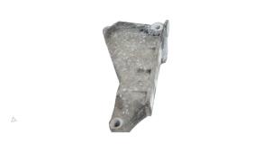Usados Soporte de motor Volkswagen Transporter T5 2.0 BiTDI DRF Precio € 19,00 Norma de margen ofrecido por Automaterialen Ronald Morien B.V.