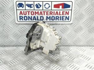 Used Front door lock mechanism 4-door, right Audi Q5 (8RB) 2.0 TFSI 16V Hybrid Quattro Price € 29,00 Inclusive VAT offered by Automaterialen Ronald Morien B.V.