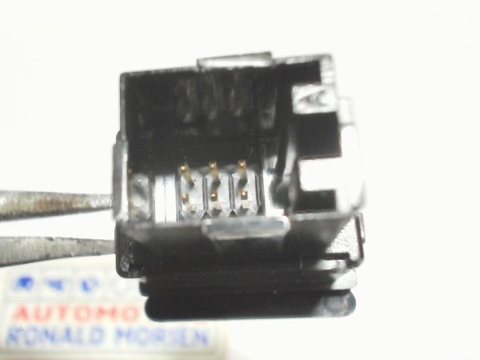 Interruptor de luz de pánico de un Audi A3 Sportback (8PA) 1.6 FSI 16V 2005