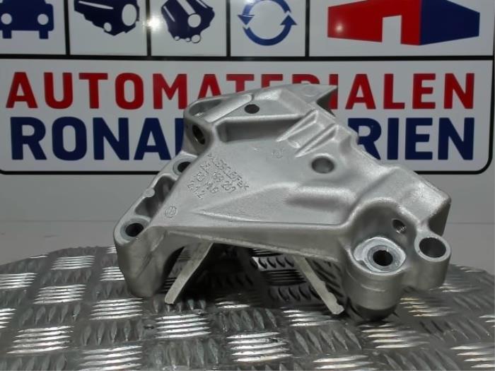 New Engine mount Volkswagen Golf VIII (CD1) 2.0 TDI BlueMotion 16V Price € 25,00 Inclusive VAT offered by Automaterialen Ronald Morien B.V.