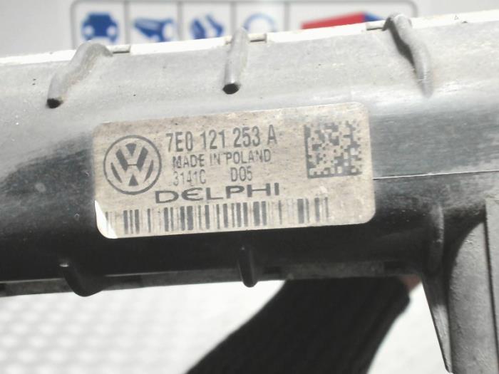 Kühler van een Volkswagen Transporter T5 2.0 BiTDI DRF 2012