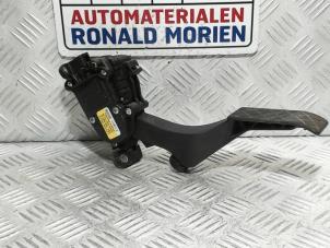 Used Accelerator pedal Volkswagen Transporter T5 2.0 BiTDI DRF Price € 14,95 Margin scheme offered by Automaterialen Ronald Morien B.V.