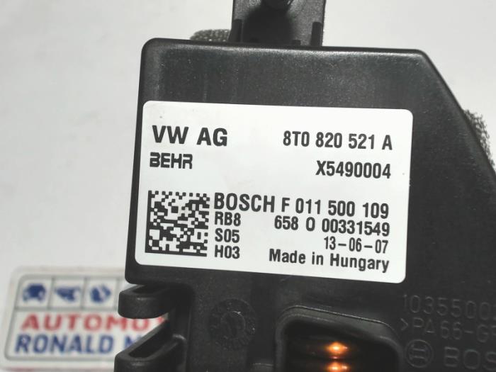 Heater resistor from a Audi A4 Avant (B8) 1.8 TFSI 16V 2013