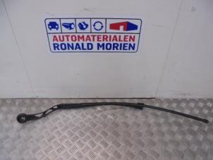 Usados Brazo delantero de limpiaparabrisas BMW i3 (I01) i3 120Ah Precio € 30,25 IVA incluido ofrecido por Automaterialen Ronald Morien B.V.