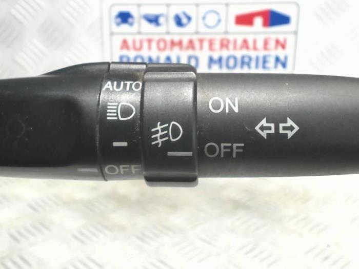 Indicator switch from a Lexus GS (..S16) 300 3.0 24V VVT-i 2000