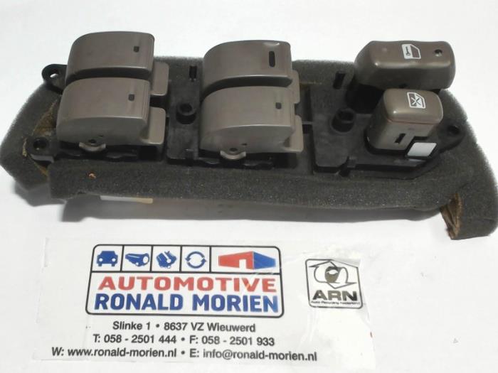 Usados Interruptor de ventanilla eléctrica Lexus GS (..S16) 300 3.0 24V VVT-i Precio € 25,00 Norma de margen ofrecido por Automaterialen Ronald Morien B.V.