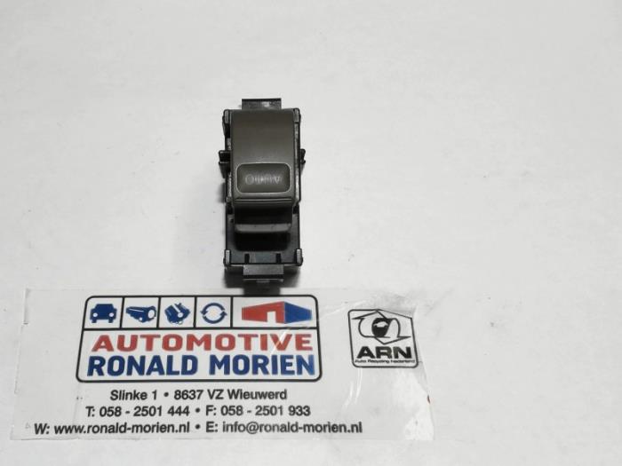 Usados Interruptor de ventanilla eléctrica Lexus GS (..S16) 300 3.0 24V VVT-i Precio € 7,50 Norma de margen ofrecido por Automaterialen Ronald Morien B.V.