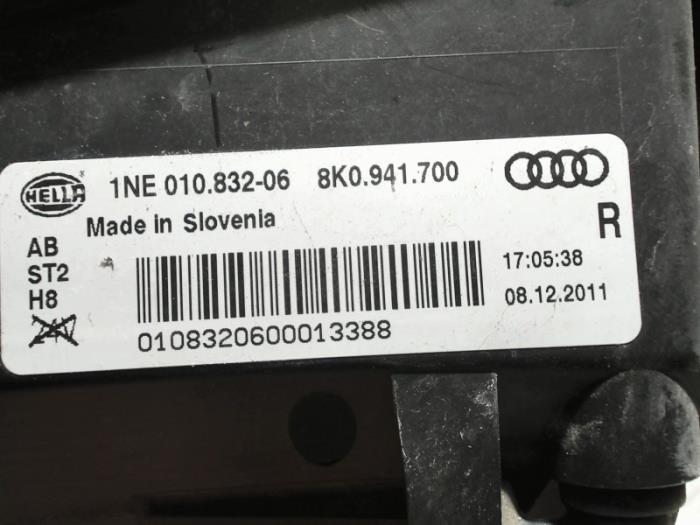 Feu antibrouillard avant droit d'un Audi A4 Avant (B8) 1.8 TFSI 16V 2013