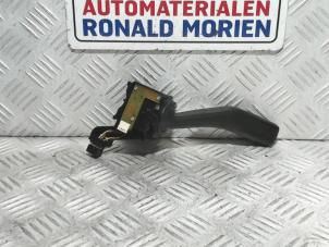 Używane Przelacznik wycieraczki Volkswagen Touran (1T1/T2) 1.9 TDI 105 Euro 3 Cena € 15,00 Procedura marży oferowane przez Automaterialen Ronald Morien B.V.