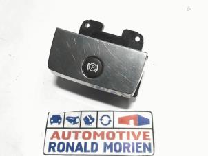 Usagé Commutateur frein à main Landrover Range Rover Sport (LS) 3.0 S TDV6 Prix € 19,00 Règlement à la marge proposé par Automaterialen Ronald Morien B.V.