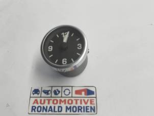 Usados Reloj Landrover Range Rover Sport (LS) 3.0 S TDV6 Precio € 25,00 Norma de margen ofrecido por Automaterialen Ronald Morien B.V.