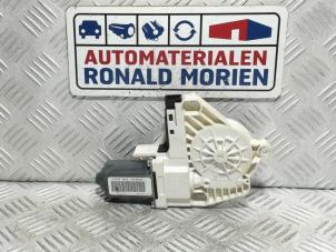 Usados Motor de ventanilla de puerta Landrover Range Rover Sport (LS) 3.0 S TDV6 Precio € 45,00 Norma de margen ofrecido por Automaterialen Ronald Morien B.V.