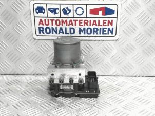 Używane Pompa ABS Landrover Range Rover Sport (LS) 3.0 S TDV6 Cena € 195,00 Procedura marży oferowane przez Automaterialen Ronald Morien B.V.