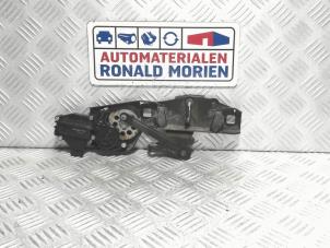 Usados Motor auxiliar de cierre portón trasero Landrover Range Rover Sport (LS) 3.0 S TDV6 Precio € 39,00 Norma de margen ofrecido por Automaterialen Ronald Morien B.V.