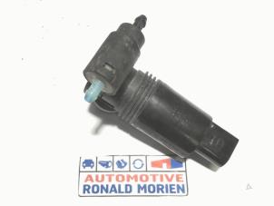 Usados Bomba de rociador de faro Landrover Range Rover Sport (LS) 3.0 S TDV6 Precio € 10,00 Norma de margen ofrecido por Automaterialen Ronald Morien B.V.