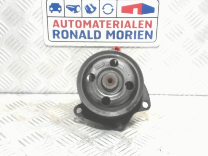 Power steering pump from a Land Rover Range Rover Sport (LS) 3.0 S TDV6 2010