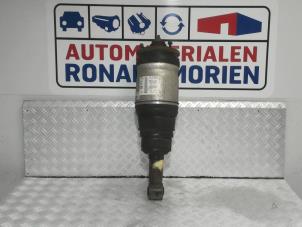 Used Rear shock absorber rod, right Landrover Range Rover Sport (LS) 3.0 S TDV6 Price € 95,00 Margin scheme offered by Automaterialen Ronald Morien B.V.