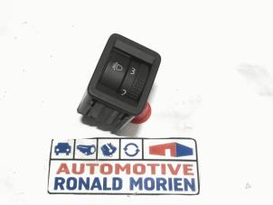 Usados Interruptor de regulador de altura Volkswagen Golf VII (AUA) 1.6 TDI BlueMotion 16V Precio € 9,99 IVA incluido ofrecido por Automaterialen Ronald Morien B.V.