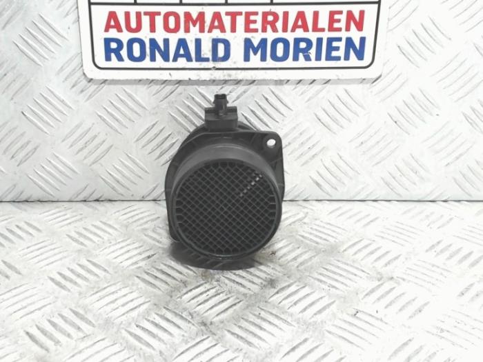 Luftmengenmesser van een Volkswagen Golf VII (AUA) 1.6 TDI BlueMotion 16V 2019