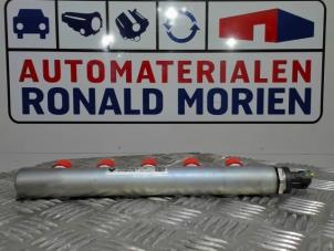 Nuevos Distribuidor de combustible Renault Trafic Passenger (1JL/2JL/3JL/4JL) 1.6 dCi 95 Precio € 151,25 IVA incluido ofrecido por Automaterialen Ronald Morien B.V.