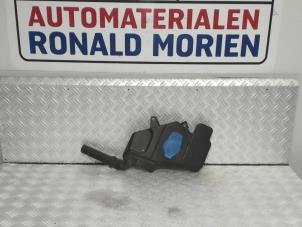 Usados Depósito de lavaparabrisas delante Audi S7 Sportback (4GA/4GF) 4.0 V8 TFSI Precio € 25,00 IVA incluido ofrecido por Automaterialen Ronald Morien B.V.