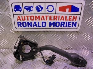 Usados Interruptor de indicador de dirección Volkswagen Passat Precio € 15,00 Norma de margen ofrecido por Automaterialen Ronald Morien B.V.