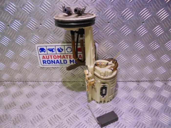 Bomba eléctrica de combustible de un Volkswagen Passat 1995