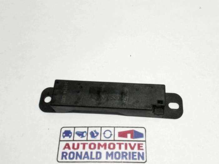 Używane Keyless Entry-Antena Mercedes C Estate (S205) C-43 AMG 3.0 V6 24V Turbo 4-Matic Cena € 10,00 Procedura marży oferowane przez Automaterialen Ronald Morien B.V.