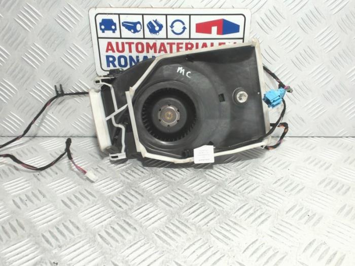 Heating and ventilation fan motor from a Mercedes-Benz C Estate (S205) C-43 AMG 3.0 V6 24V Turbo 4-Matic 2017