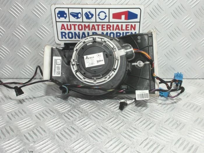 Heating and ventilation fan motor from a Mercedes-Benz C Estate (S205) C-43 AMG 3.0 V6 24V Turbo 4-Matic 2017