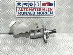 Używane Glówny cylinder hamulcowy Peugeot iOn iOn Cena € 75,00 Procedura marży oferowane przez Automaterialen Ronald Morien B.V.